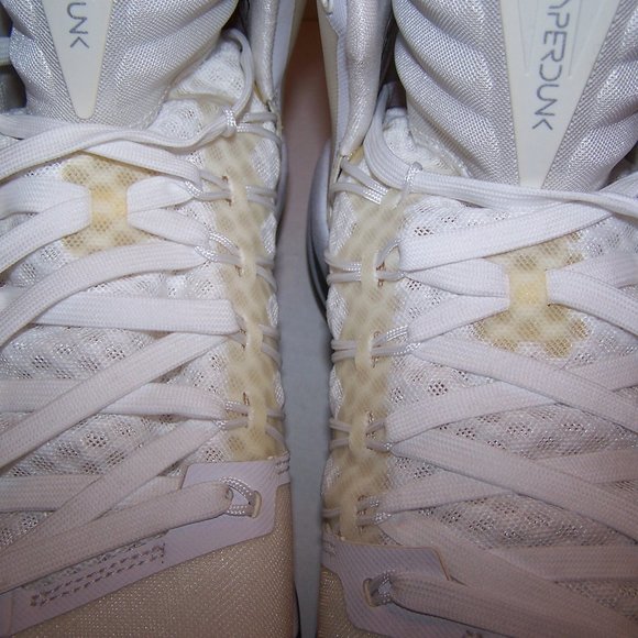 NIKE \